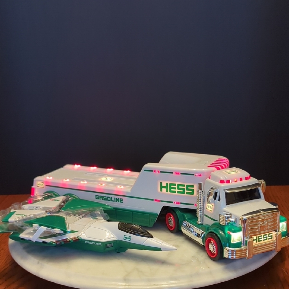 2010 Hess Toy Truck and Jet - Green and White - Picture 13 of 17